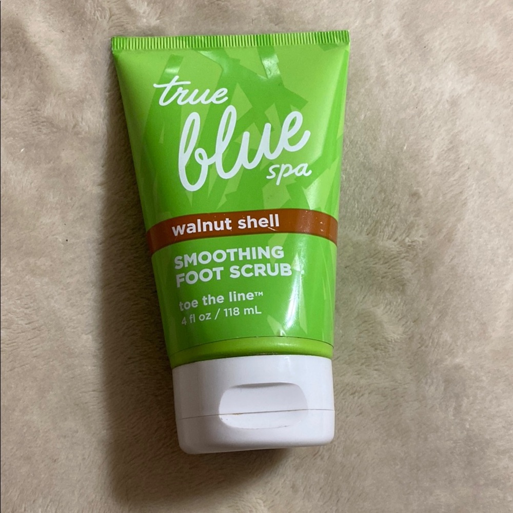 Free with any 20.00 purchase.Green and White Exfoliant Scrub.Ahhhmazing product